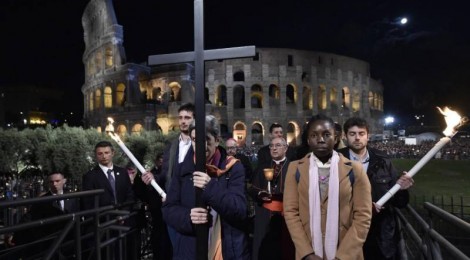 ROMA - Via Crucis al Colosseo